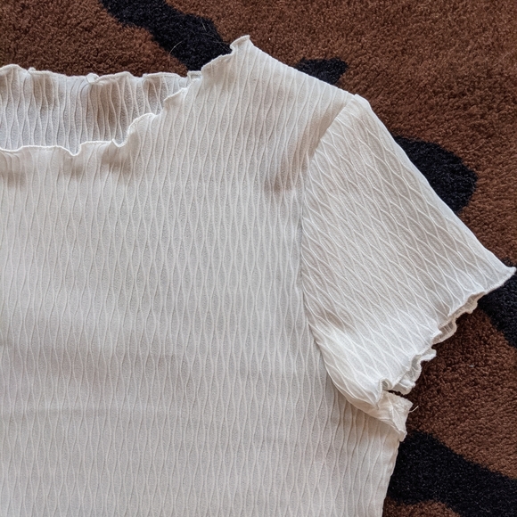 WHITE RUFFLE - Picture 3 of 4